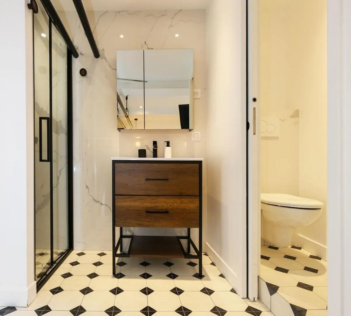 Appartement Proche Des Celebres Puces De Paris 4P 0*,  فرنسا